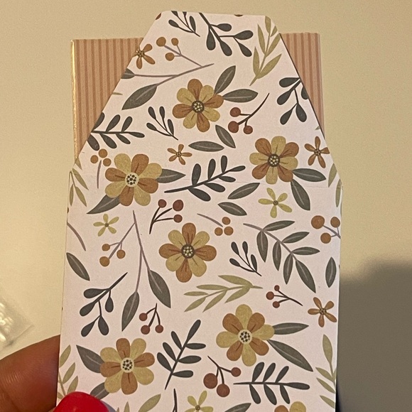 New in Gift Box 2 Gold Tone Necklaces Initial N Necklace 1 Accent Necklace - Picture 4 of 4